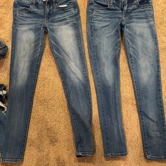 American Eagle  2 pair of jeans - Picture 2 of 6